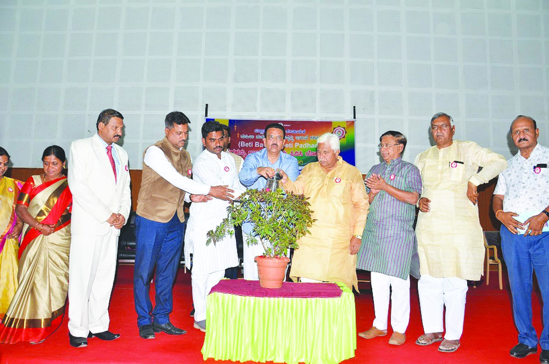 ಹೆಣ್ಣು ಭ್ರೂಣಹತ್ಯೆಗೆ ಸ್ಪಂದಿಸದಿರಲು ದಂಪತಿಗಳಿಗೆ ಸಚಿವರ ಕಿವಿಮಾತು