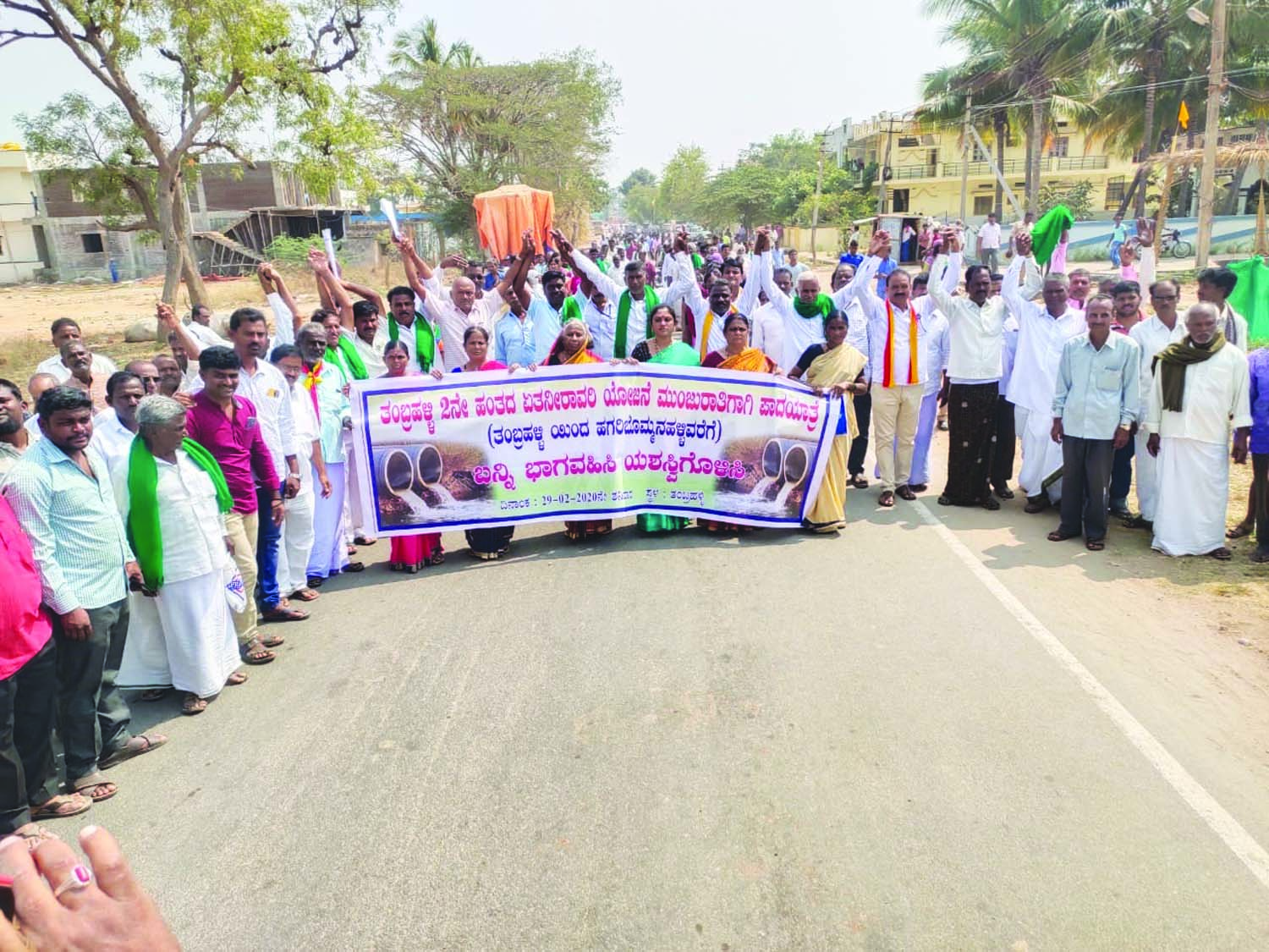 ಹಗರಿಬೊಮ್ಮನಹಳ್ಳಿ: ನೀರಾವರಿ ಯೋಜನೆಗಾಗಿ 18 ಕಿ.ಮೀ.ಪಾದಯಾತ್ರೆ