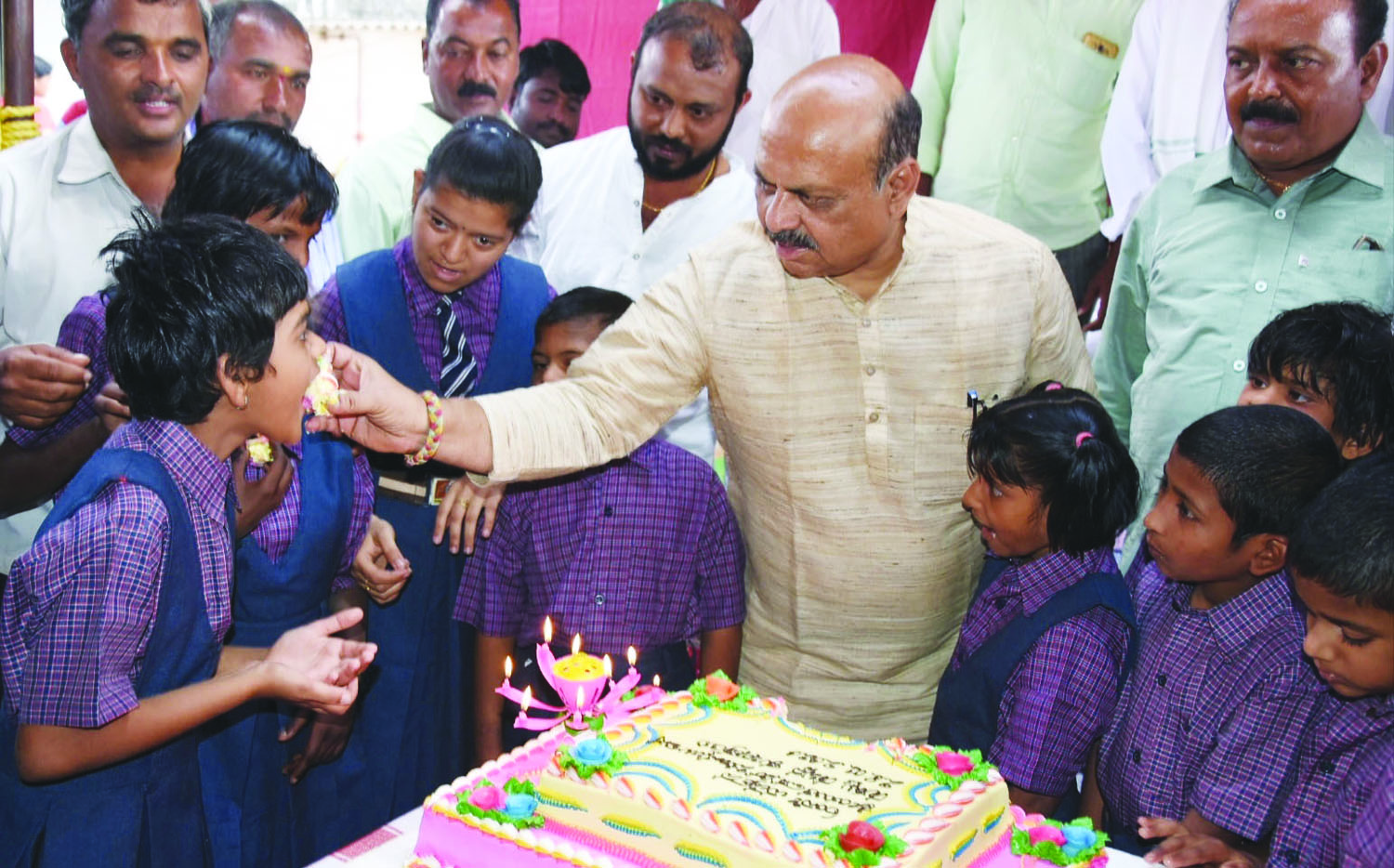 ಗೃಹ ಸಚಿವರಿಂದ ಬುದ್ಧಿಮಾಂಧ್ಯ ಶಾಲೆಗೆ ಆರ್ಥಿಕ ನೆರವಿನ ಭರವಸೆ