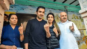 ದೆಹಲಿ ಚುನಾವಣೆ: ಗಂಭೀರ್, ಗೋಯೆಲ್ ಮತ ಚಲಾವಣೆ