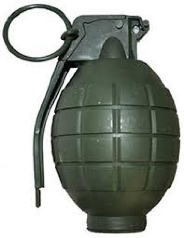  ಉಗ್ರರ ಅಡಗುದಾಣ ಧ್ವಂಸ: ಗ್ರೆನೇಡ್, ಮದ್ದುಗುಂಡು ವಶ