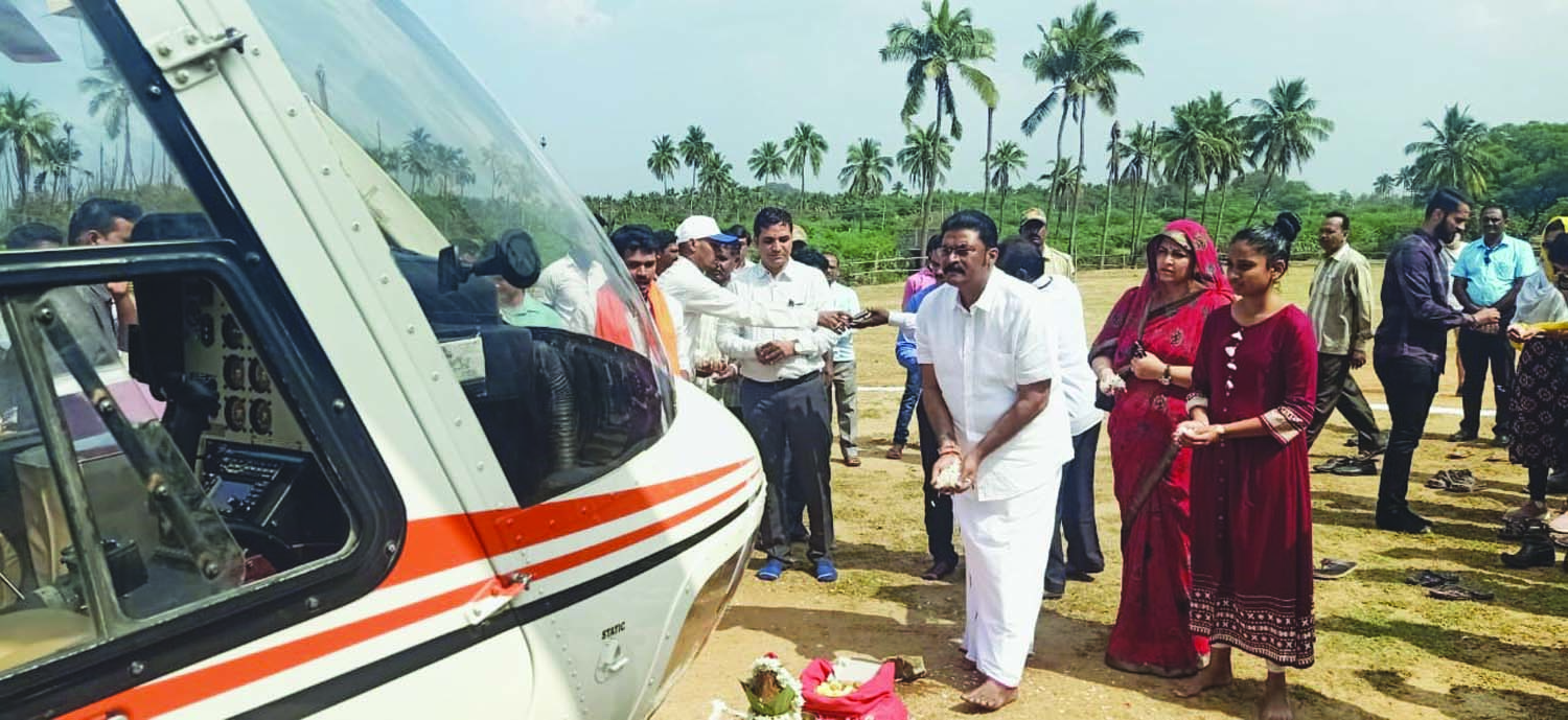 ಬಳ್ಳಾರಿ: ಆಗಸದಿಂದ ಹಂಪಿ ಸೌಂದರ್ಯ ಸವಿದ ಸಿಂಗ್ ಕುಟುಂಬ!