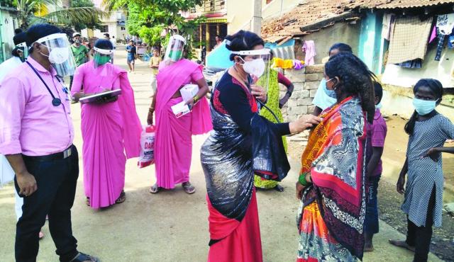 ಮನೆ ಮನೆಗೆ ತೆರಳಿ ವೈದ್ಯರಿಂದ ಆರೋಗ್ಯ ತಪಾಸಣೆ