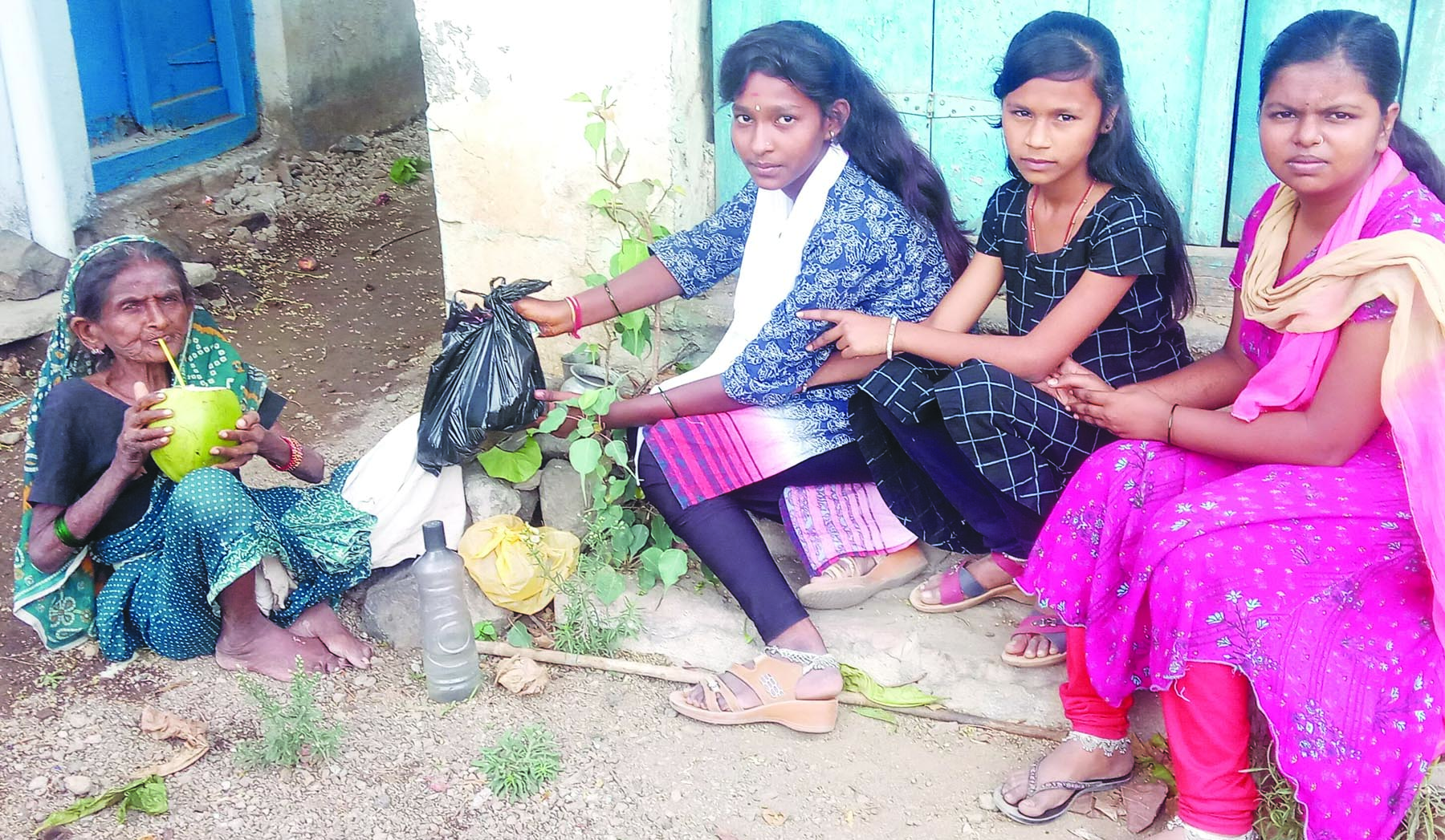 ಮಾನವೀಯತೆ ಮರೆದ ವಿದ್ಯಾರ್ಥಿನಿಯರು