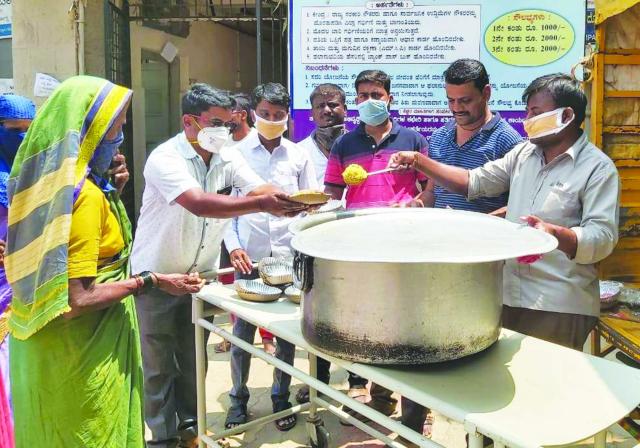 ಹಸಿದವರ ಹಸಿವನ್ನು ನೀಗಿಸಲು ನಮ್ಮ ಸಮಾಜ ಸದಾ ಸಿದ್ಧ