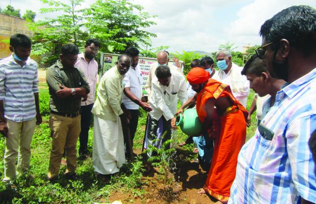 ಪರಿಸರ ಅಸಮತೋಲನದ ಪರಿಣಾಮ ಮಾನವ ಸಂಕಷ್ಟ ಎದುರಿಸುತ್ತಿದ್ದಾನೆ