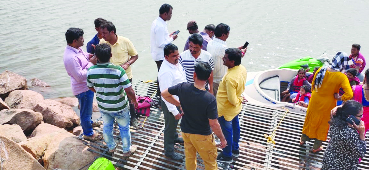 ಬಳ್ಳಾರಿ: ಕಮಲಾಪುರ ಕೆರೆಯಲ್ಲಿ ಜಲಸಾಹಸ ಕ್ರೀಡೆಗಳು