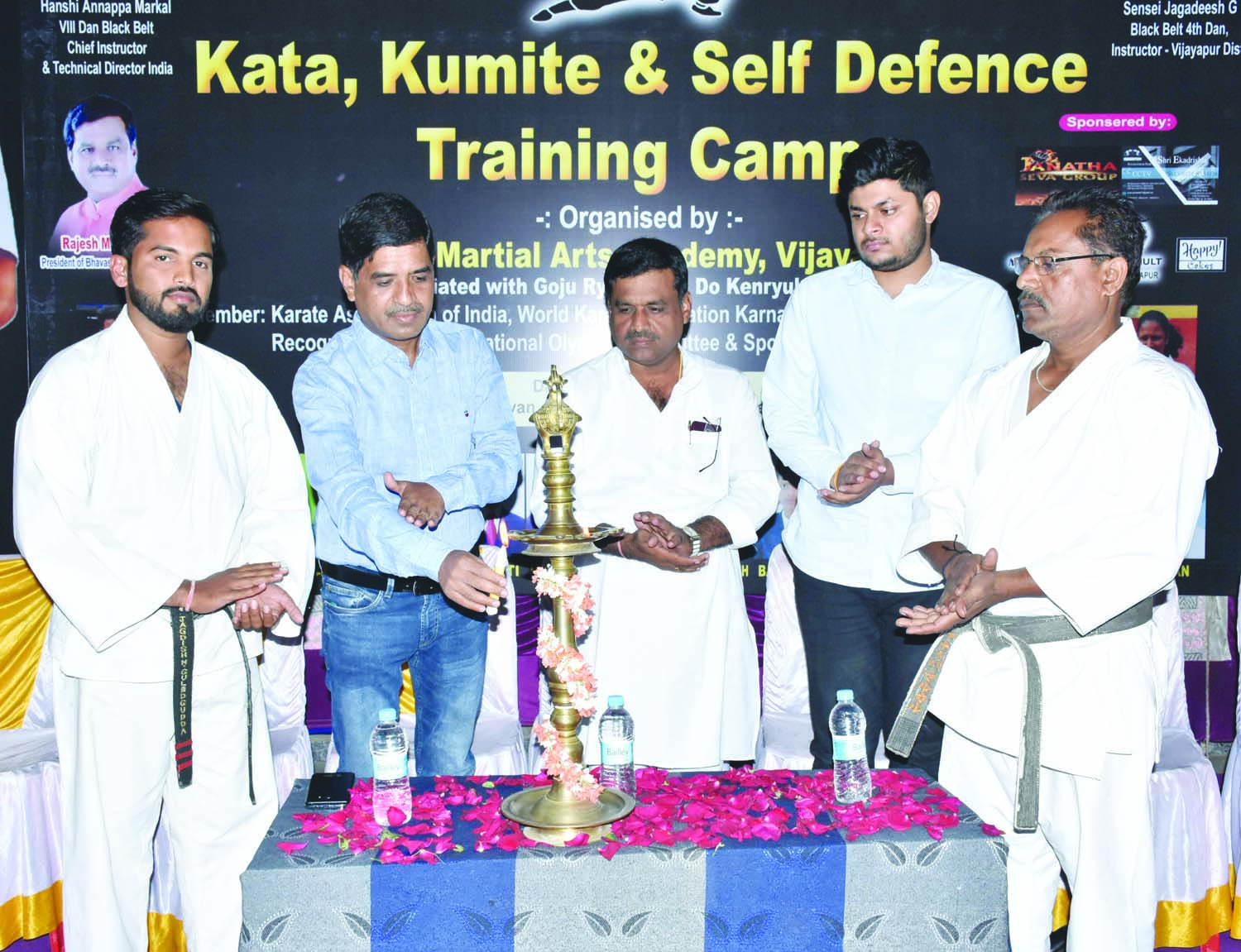 ವಿಜಯಪುರ: ಆತ್ಮರಕ್ಷಣೆಗೆ ಕರಾಟೆ ತರಬೇತಿ ಅತ್ಯುತ್ತಮ ಅಸ್ತ್ರ: ಡಾ.ಜಾವಿದ