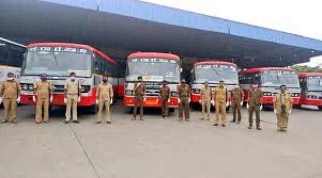 ಚಲಿಸುತ್ತಿದ್ದ ಬಸ್‌ ಬೆಂಕಿಗಾಹುತಿ: ಚಾಲಕನ ಸಮಯಪ್ರಜ್ಞೆಯಿಂದ ಪ್ರಯಾಣಿಕರು ಪಾರು