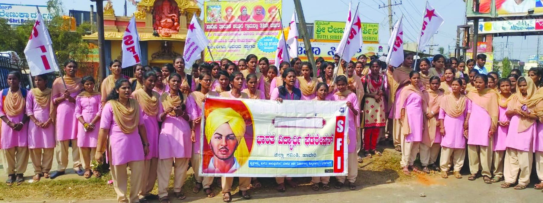 ಎಲ್ಲ ವಿದ್ಯಾರ್ಥಿಗಳಿಗೆ ಉಚಿತ ಲ್ಯಾಪ್ ಟಾಪ್ ವಿತರಿಸಿ 