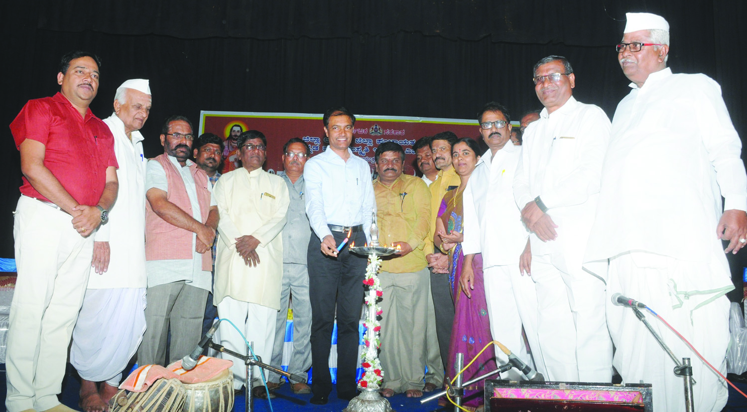 ವಿಜಯಪುರ: ಮಡಿವಾಳ ಮಾಚಿದೇವರ ಜಯಂತಿ ಆಚರಣೆ