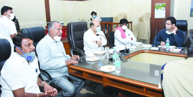 ಕಡ್ಡಾಯವಾಗಿ ಕಮ್ಯೂನಿಟಿ ಹೆಲ್ತ್ ಸವರ್ೇ ಕಾರ್ಯ ಕೈಗೊಳ್ಳುವಂತೆ ಸಚಿವ ಬೊಮ್ಮಾಯಿ ಸೂಚನೆ