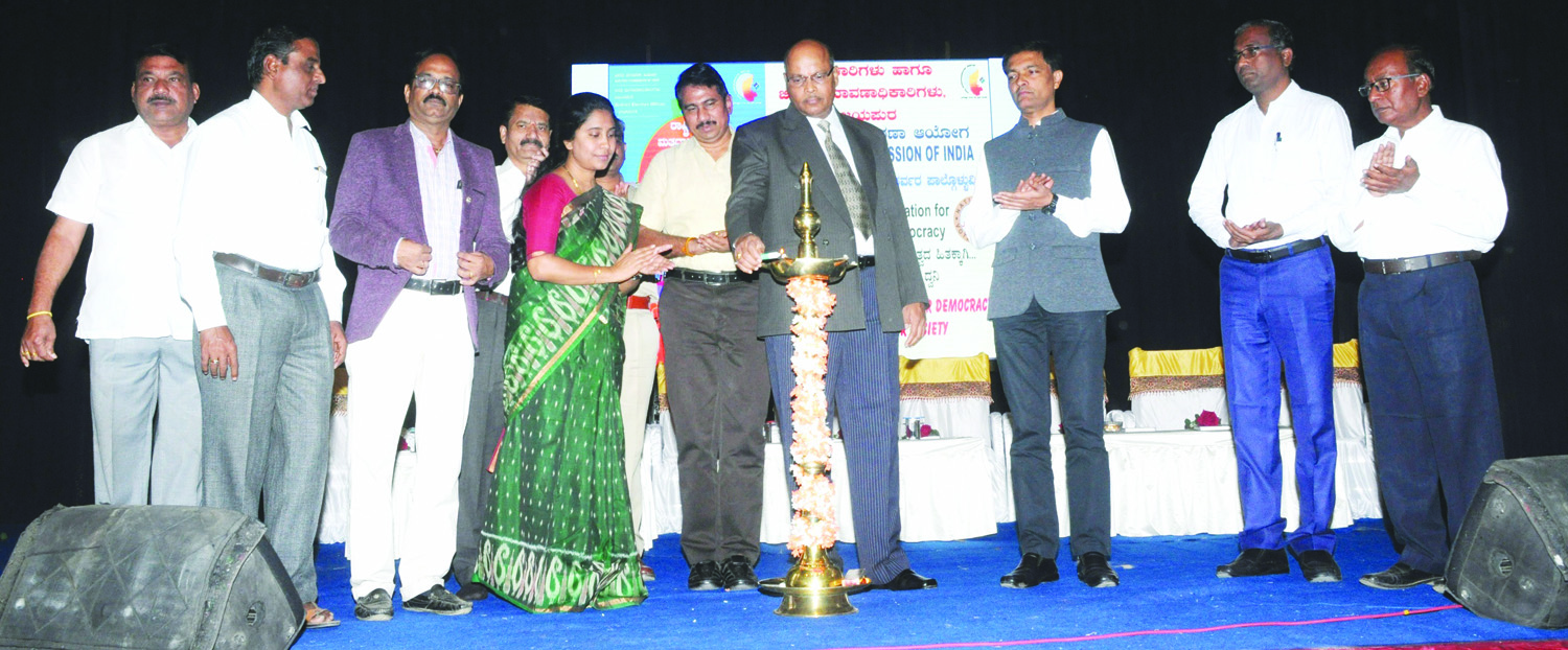ವಿಜಯಪುರ: ಜಿಲ್ಲಾಡಳಿತದಿಂದ ಮತದಾರರ ದಿನಾಚರಣೆ
