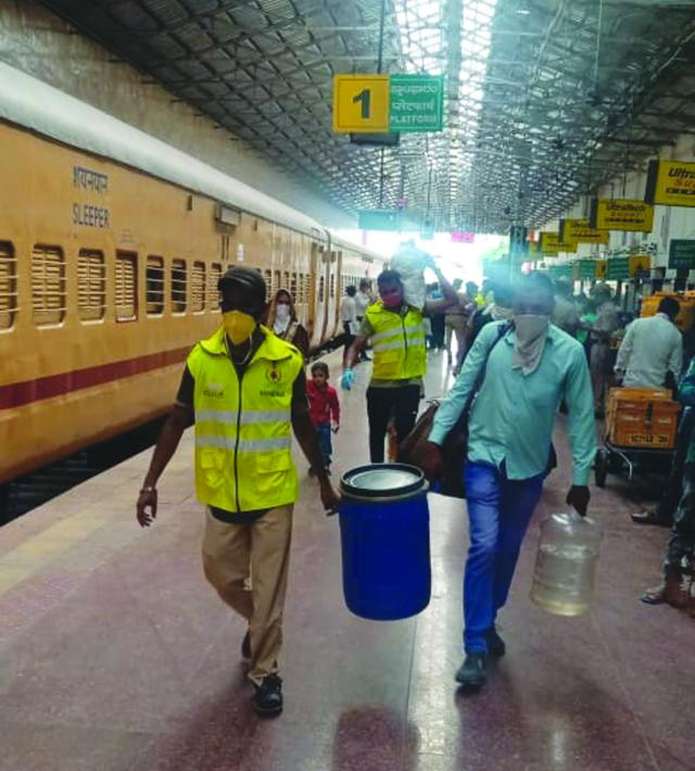 ಪೌರರಕ್ಷಕಾ ದಳದವತಿಯಿಂದ ವಲಸೆ ಕಾರ್ಮಿಕರಿಗೆ ವ್ಯವಸ್ಥೆ