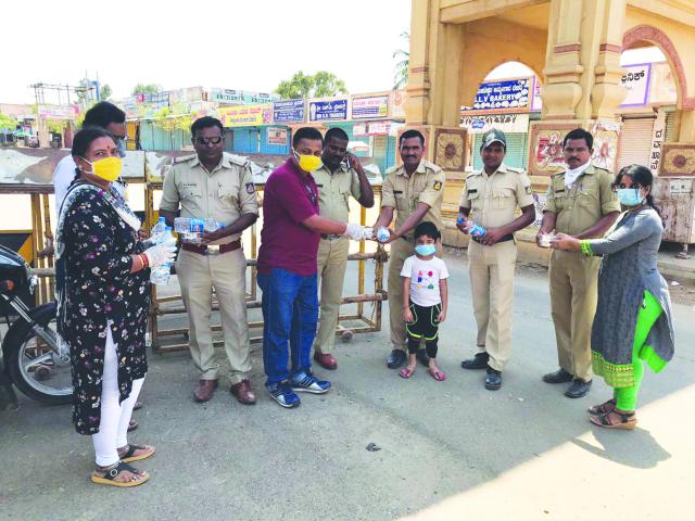 ಬಿಡಾಡಿ ದನಗಳ ಹಾವಳಿ: ವಿವಿಧ ಸಂಘಟನೆಗಳಿಂದ ಮನವಿ