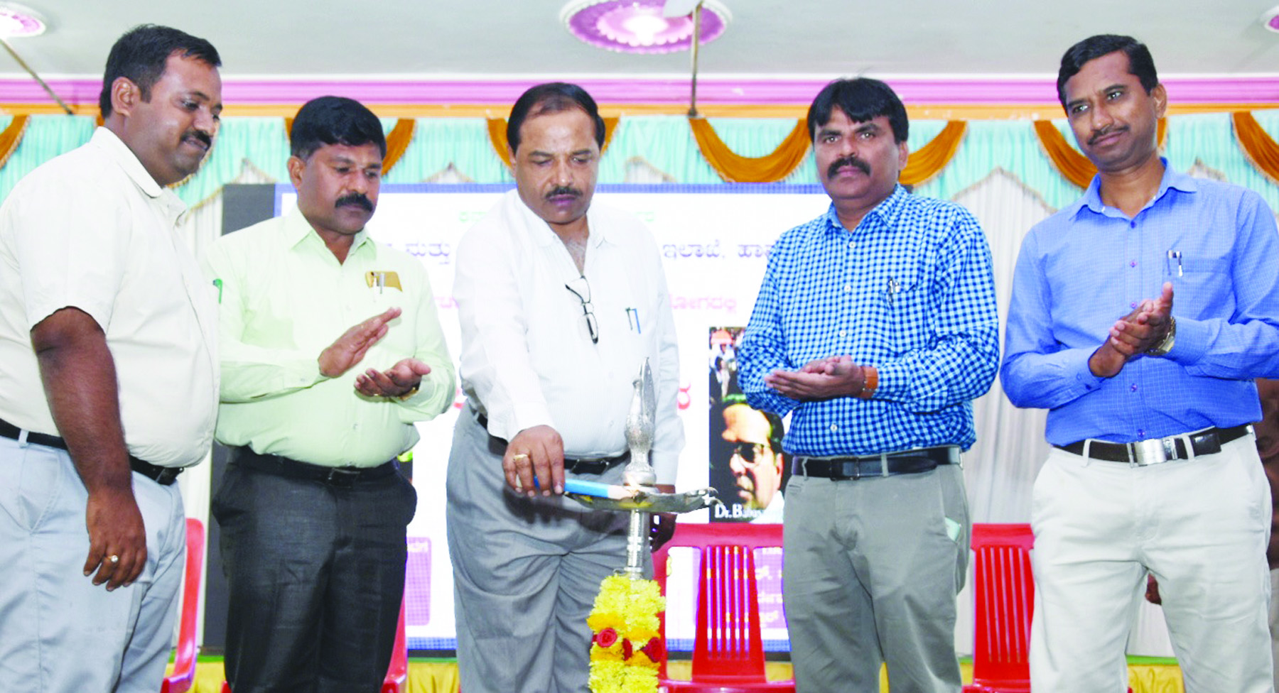 ಮಹಾತ್ಮರ ತತ್ವಾದರ್ಶ ಅಳವಡಿಸಿಕೊಳ್ಳಿ