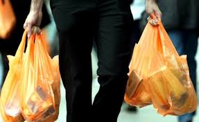 ಮಹಾಲಿಂಗಪೂರ : ಪ್ಲಾಸ್ಟಿಕ್ ಬಳಕೆ ನಿಷೇಧ ಪುರಸಭೆ ಸಿಬ್ಬಂದಿಯಿಂದ ದಾಳಿ