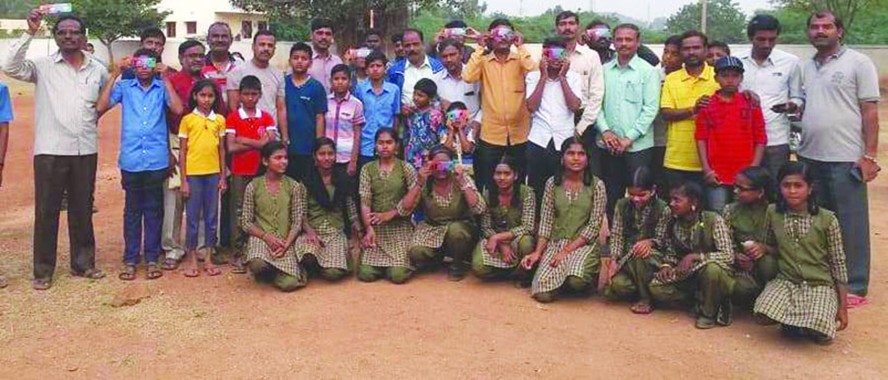 ಸೂರ್ಯಗ್ರಹಣ ವೀಕ್ಷಿಸಿದ ಸಾರ್ವಜನಿಕರು