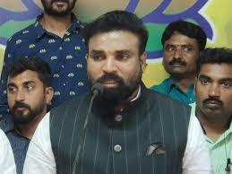 ಬಳ್ಳಾರಿ ಜಿಲ್ಲಾಸ್ಪತ್ರೆ ಐಸೋಲೆಟೆಡ್ ವಾರ್ಡ್ ಗೆ ಆರೋಗ್ಯ ಸಚಿವ ಶ್ರೀರಾಮುಲು ಭೇಟಿ