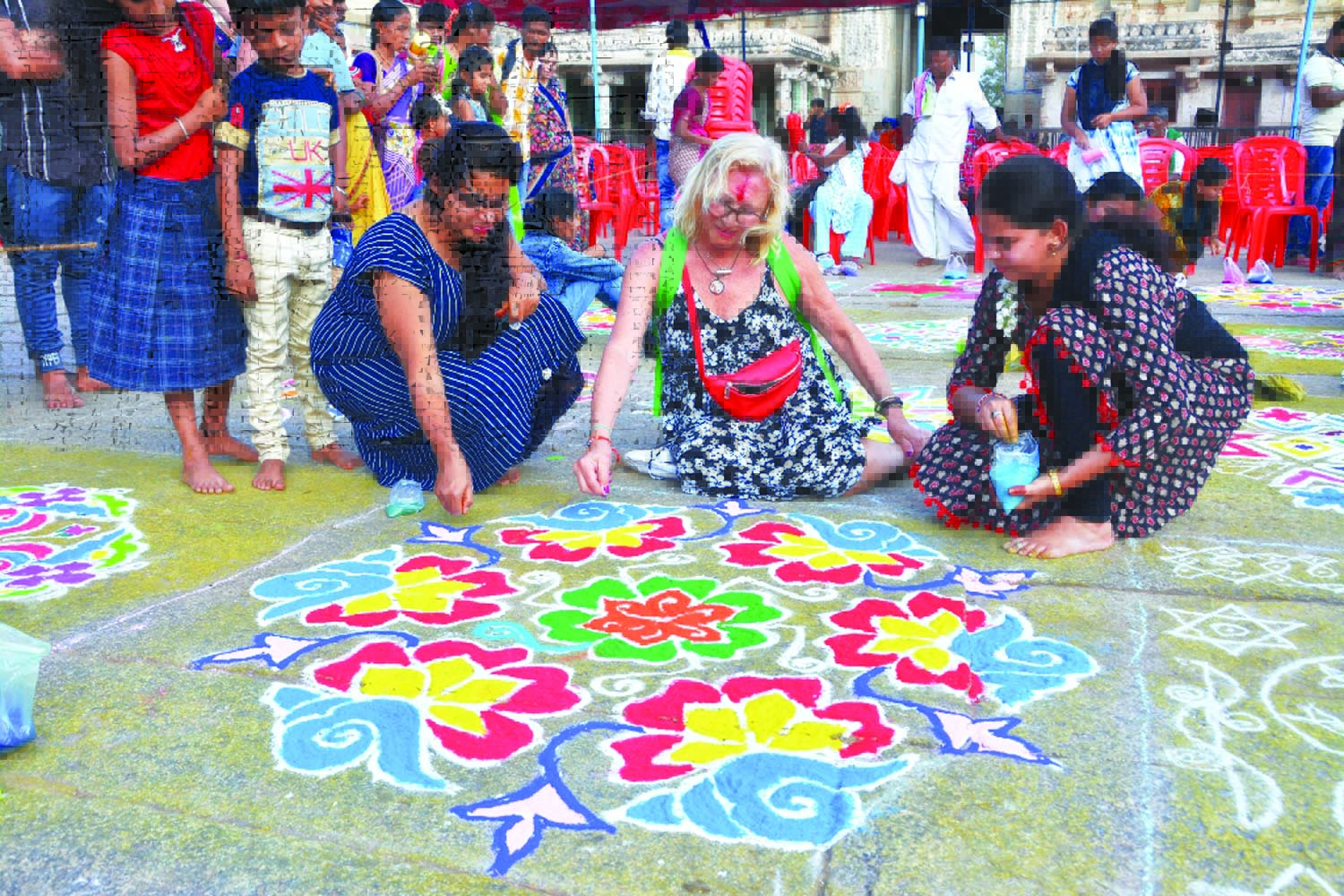 ಬಳ್ಳಾರಿ: ಬಣ್ಣದ ರಂಗೋಲಿಗಳಲ್ಲಿ ಅರಳಿದ ಗಣ್ಯರು