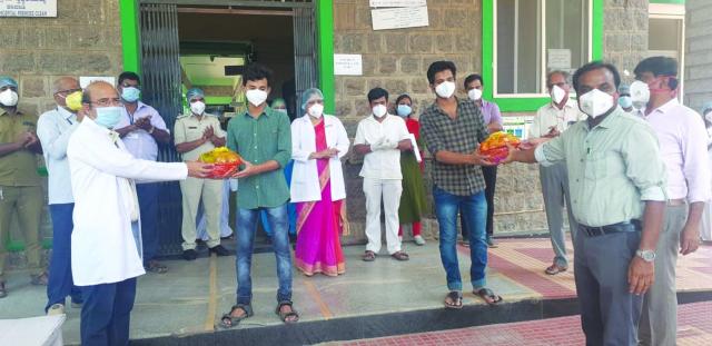 ಕೋವಿಡ್-19 ಆಸ್ಪತ್ರೆಯಿಂದ ಗುಣಮುಖರಾದ ಇಬ್ಬರ ಬಿಡುಗಡೆ