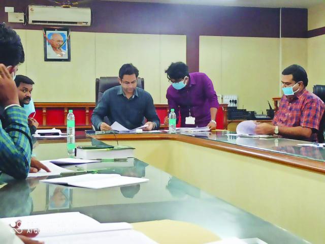 ನೆರೆಹಾನಿ ಮನೆಗಳ ಪರಿಹಾರ ಸಮಸ್ಯೆ ತ್ವರಿತ ಇತ್ಯರ್ಥಕ್ಕೆ ಜಿಲ್ಲಾಧಿಕಾರಿ ತಾಕೀತು