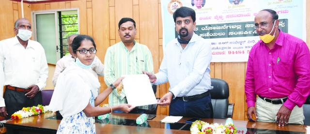 ಸಕಾಲದಲ್ಲಿ ಸಾಲ ಮರುಪಾವತಿಸಿ ನಿಗಮವನ್ನು ಬೆಳೆಸಿ