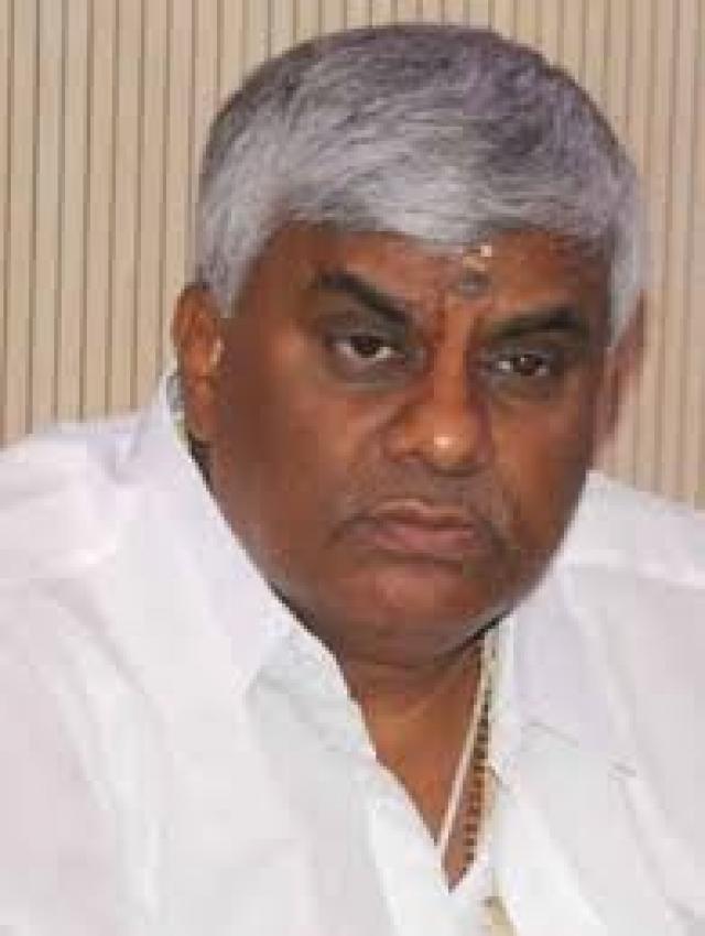   ಕಾರ್ಮಿಕರು, ಬೀದಿ ವ್ಯಾಪಾರಿಗಳಿಗೆ  5 ಸಾವಿರರೂ. ನೆರವು ಕೊಡಿ: ರೇವಣ್ಣ