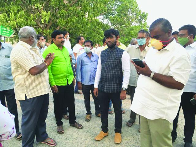 ಸಾರಿಗೆ ವಿಭಾಗಕ್ಕೆ ಮಾಸ್ಕ್, ಸ್ಯಾನಿಟೈಸರ್ ವಿತರಣೆ