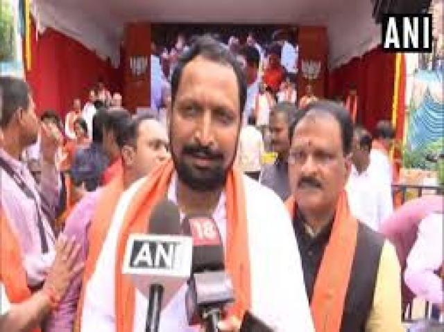 ಉಮೇಶ್ ಕತ್ತಿಯೂ ಉಪ ಮುಖ್ಯಮಂತ್ರಿ ಆಗಬಹುದು : ಲಕ್ಷ್ಮಣ್ ಸವದಿ ಲೇವಡಿ 