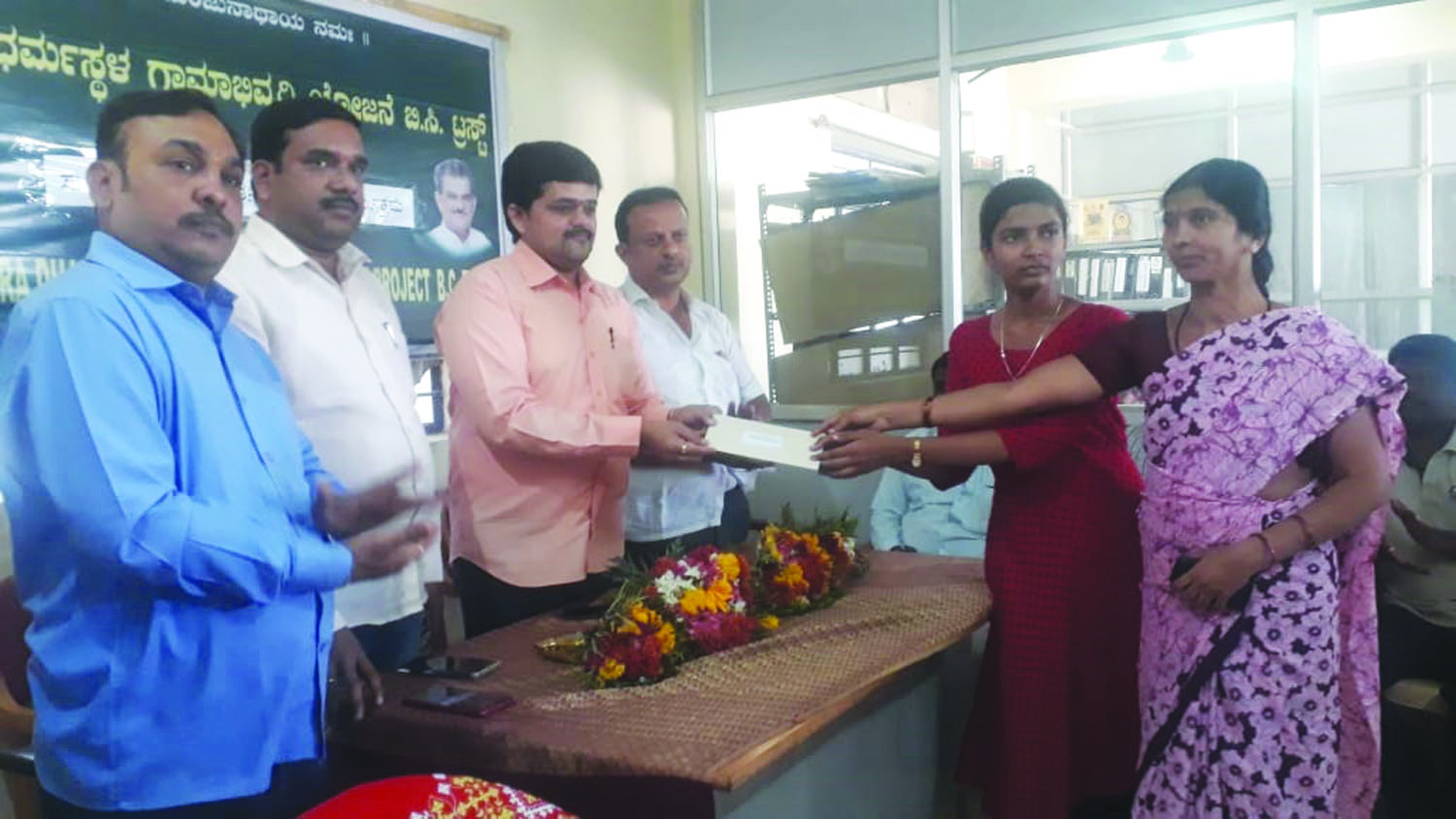 ಹೂವಿನಹಡಗಲಿ: ಸುಜ್ಞಾನ ನಿಧಿ ಶಿಷ್ಯವೇತನ ವಿತರಣೆ