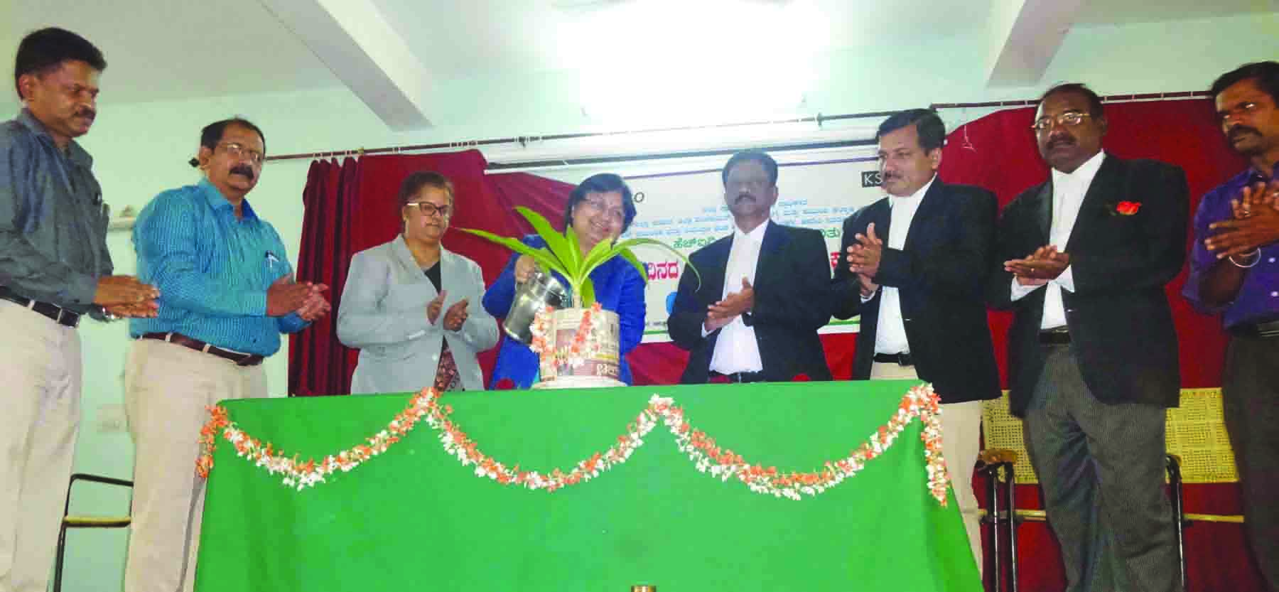 ಎಚ್ಐವಿ ಸೋಂಕಿತರು ಕೀಳರಿಮೆ ತೊರೆದು ಆತ್ಮಸ್ಥೈರ್ಯದಿಂದ ಬದುಕಬೇಕು: ರೇಣುಕಾದೇವಿ