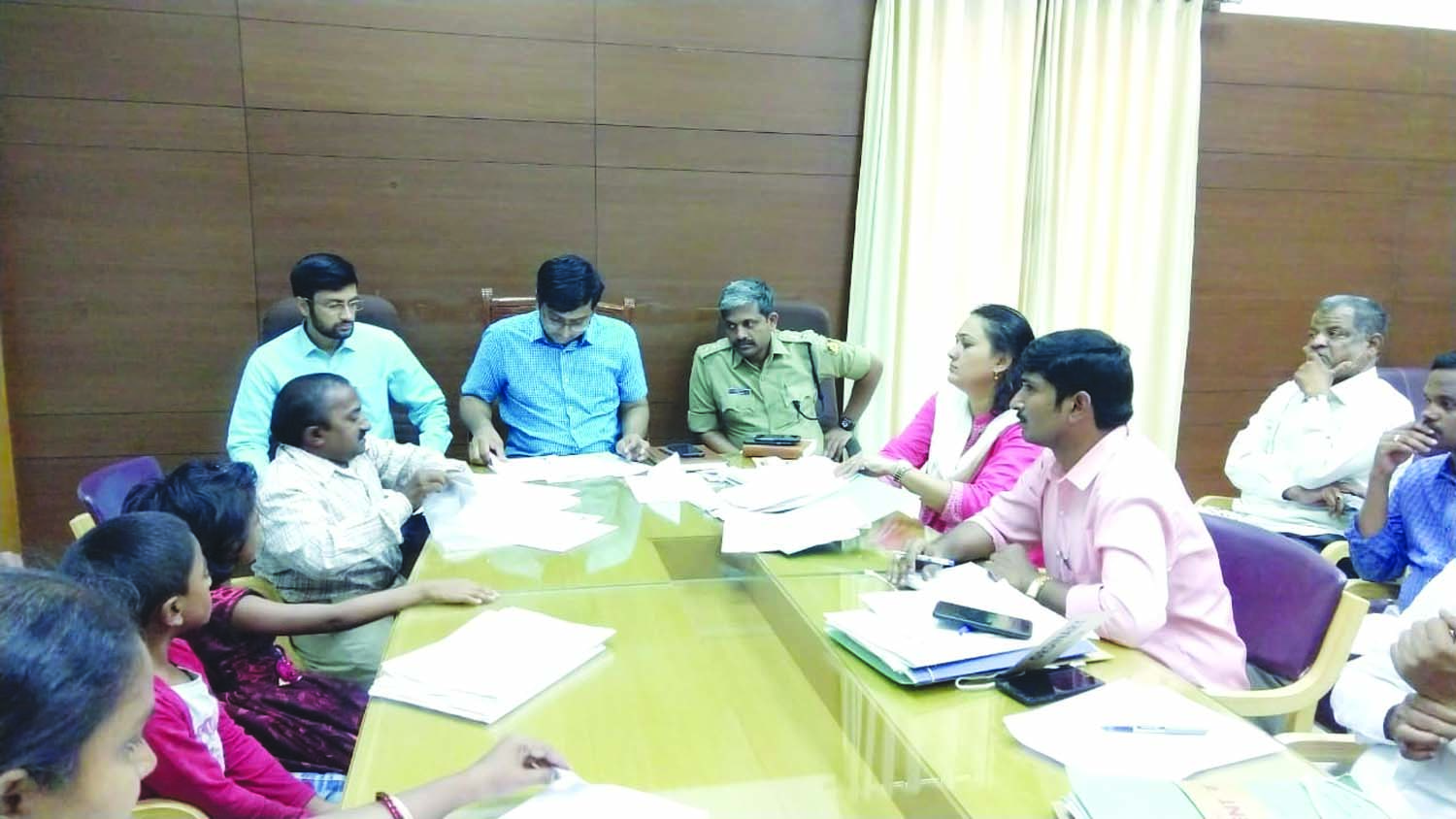 ಬಳ್ಳಾರಿ: ಸಮಸ್ಯೆ ಬಗೆಹರಿಸಿ ಪುಣ್ಯ ಕಟ್ಕೊಳ್ಳಿ...!