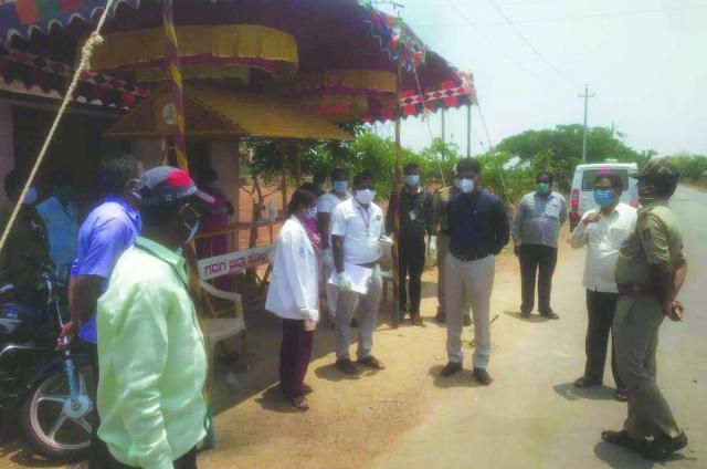 ನೆರೆ ಸಂತ್ರಸ್ತ ಕುಟುಂಬಗಳಿಗೆ ತಾತ್ಕಾಲಿಕ ವಸತಿ ವ್ಯವಸ್ಥೆ ಜಿಲ್ಲಾಧಿಕಾರಿಗಳಿಂದ ಪರೀಶೀಲನೆ