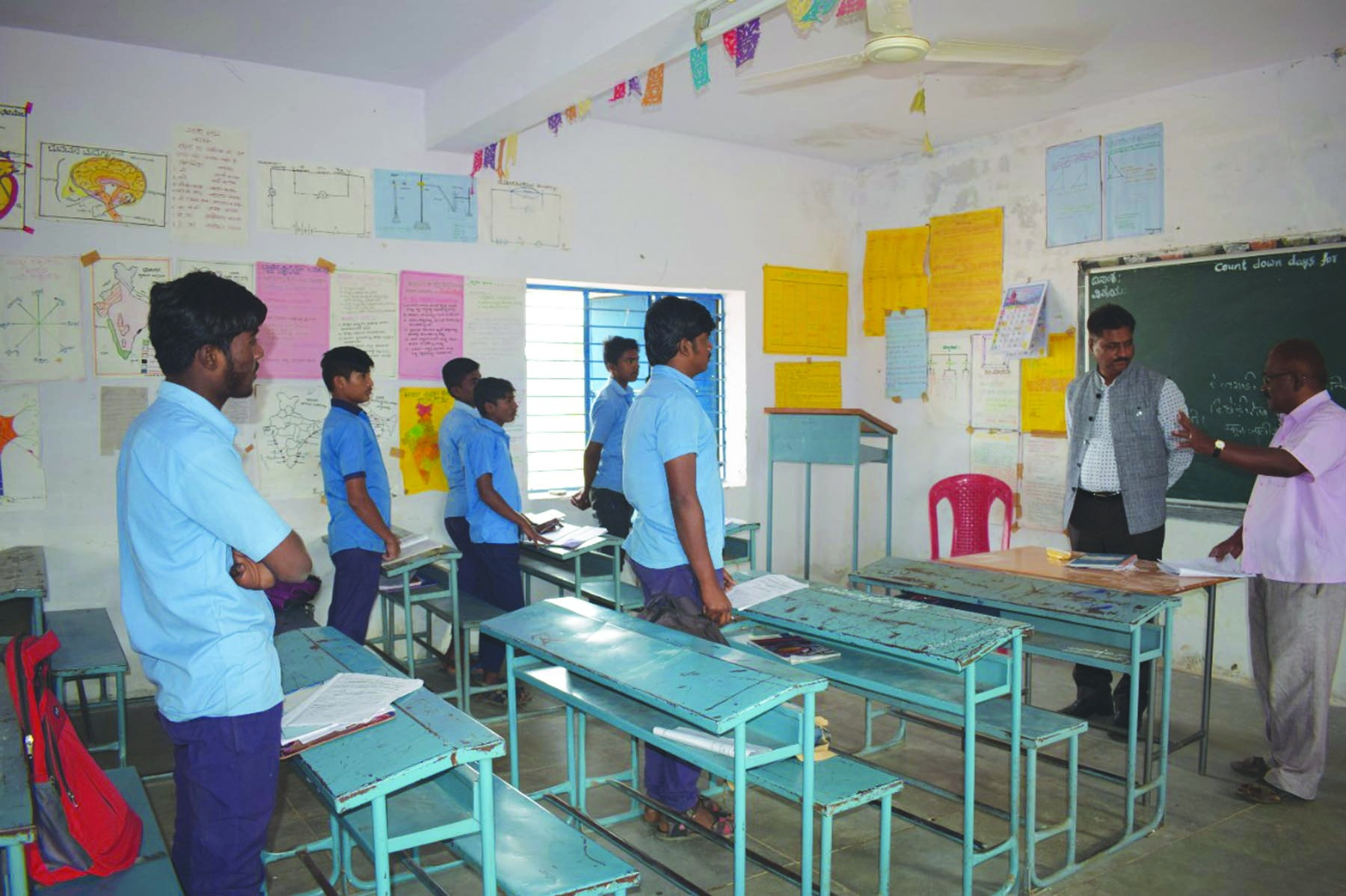 ಅಕ್ಕಿ ದಾಸ್ತಾನು ಕೇಂದ್ರಕ್ಕೆ ಜಿಲ್ಲಾಧಿಕಾರಿಗಳ ಭೇಟಿ