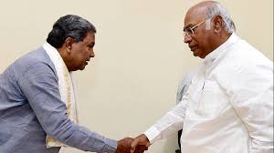  ಪಕ್ಷದ ನಾಯಕತ್ವ ವಹಿಸಿಕೊಳ್ಳುವಂತೆ ಮಲ್ಲಿಕಾರ್ಜುನ‌ ಖರ್ಗೆಗೆ ಸಿದ್ದರಾಮಯ್ಯ ಸಲಹೆ