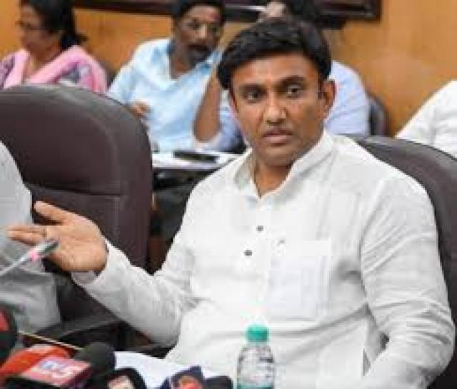 ಕೊರೋನಾ ಸೋಂಕಿತರ ಐಸಿಯುಗಳನ್ನು ಸಂಪರ್ಕಿಸುವ ಕೇಂದ್ರೀಕೃತ ಘಟಕಕ್ಕೆ ಸಚಿವ ಸುಧಾಕರ್ ಚಾಲನೆ