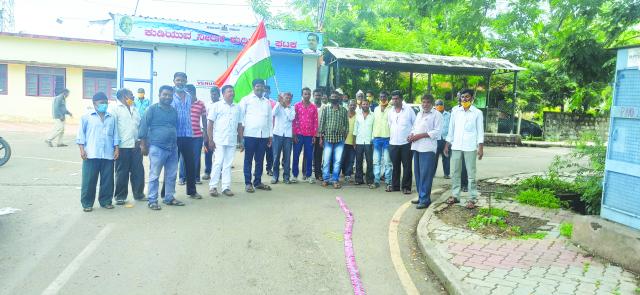 ಡಿ.ಕೆ.ಶಿವಕುಮಾರ ಪ್ರತಿಜ್ಞೆ ವಿಧಿ ಸ್ವೀಕಾರ: ಕಾರ್ಯಕರ್ತರು ಸಂಭ್ರಮಾಚರಣೆ