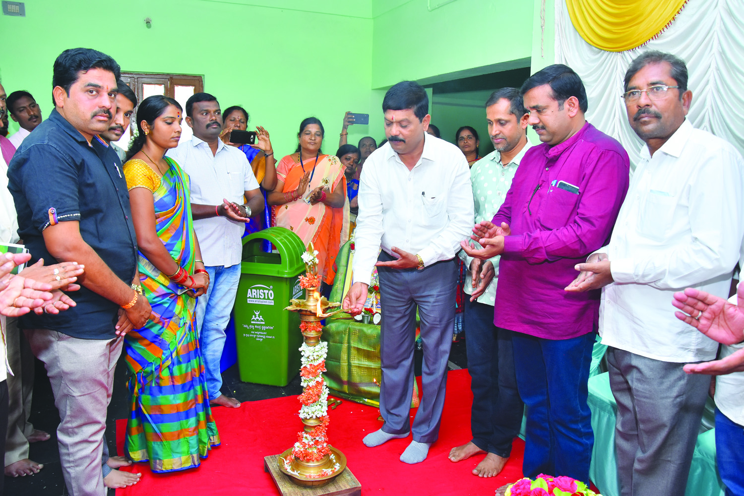 ಬಳ್ಳಾರಿ: ವಿವಿಧ ಅನುದಾನ ವಿತರಣಾ ಕಾರ್ಯಕ್ರಮ