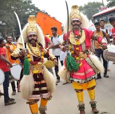 ಕಲಬುರಗಿಯಲ್ಲಿ ಸಾಹಿತ್ಯ ಸಮ್ಮೇಳನದ ಅದ್ಧೂರಿ ಮೆರವಣಿಗೆಗೆ ಕಾರಜೋಳ ಚಾಲನೆ: ಗಮನ ಸೆಳೆದ ಕಲಾತಂಡಗಳ ಪ್ರದರ್ಶನ