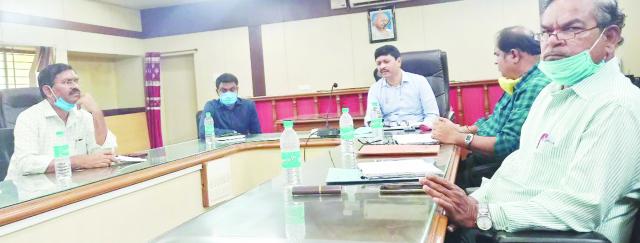 ಸಂವಿಧಾನದ ಆಶಯದಂತೆ ಸಮಾನ ಸಮಾಜ ನಿರ್ಮಾಣಕ್ಕೆ  ಬದ್ಧರಾಗೋಣ: ಜಿಲ್ಲಾಧಿಕಾರಿ 