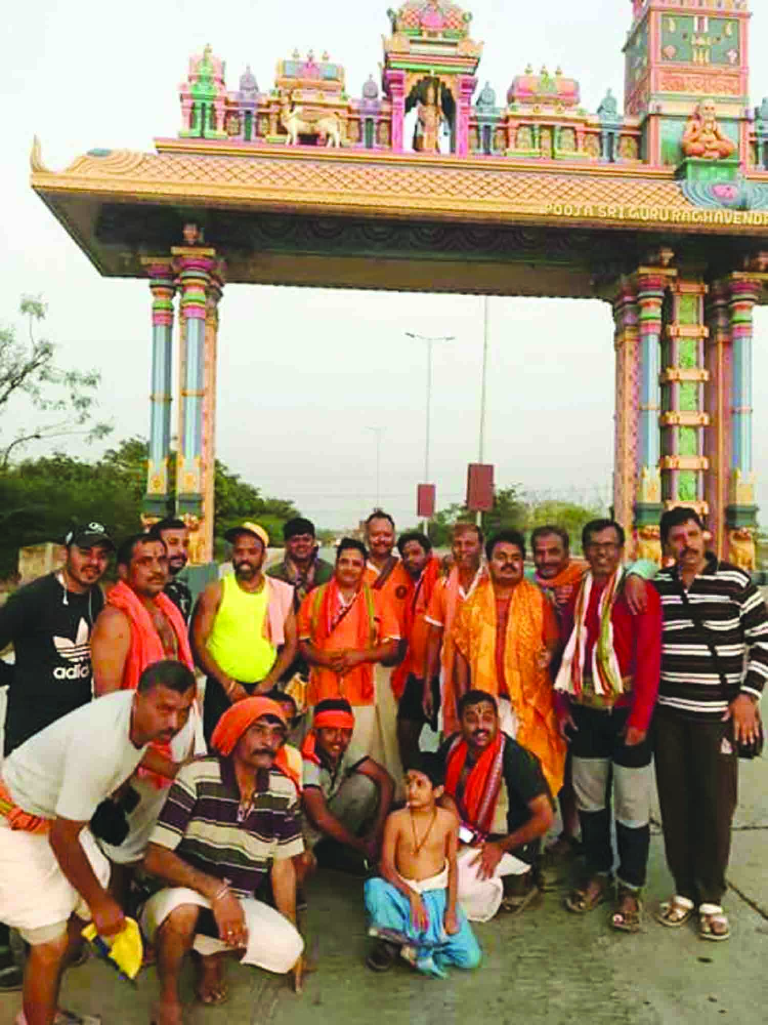 ವಿಜಯಪುರ: ಯುವಪಡೆಯ ಭಕ್ತಿಭಾವದ ಮಂತ್ರಾಲಯ ಪಾದಯಾತ್ರೆ